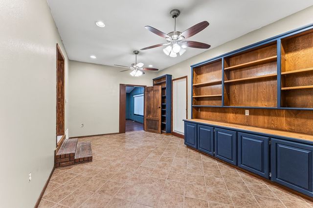 11661 Oak Hills Drive, Bentonville, AR 72712