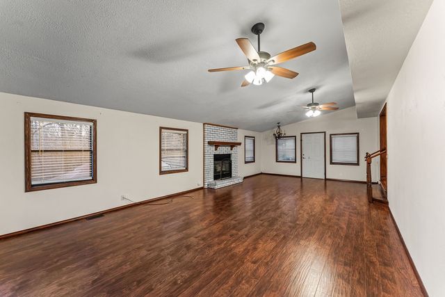 11661 Oak Hills Drive, Bentonville, AR 72712