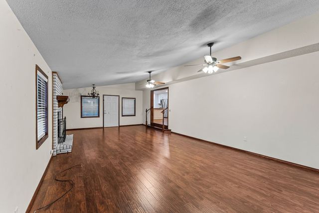 11661 Oak Hills Drive, Bentonville, AR 72712