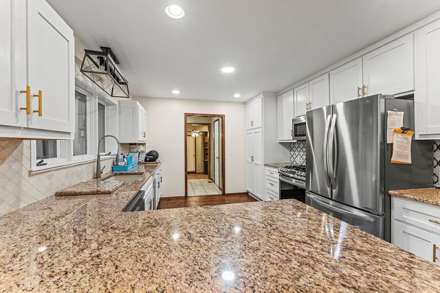 11661 Oak Hills Drive, Bentonville, AR 72712