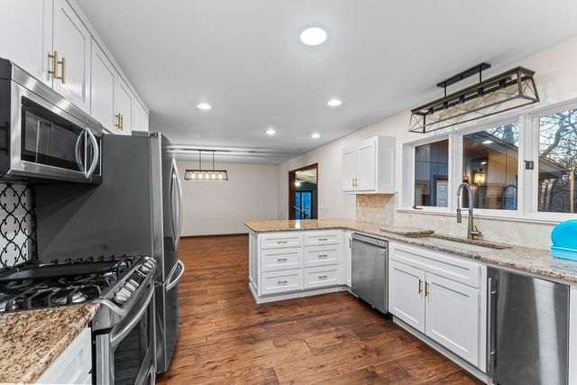 11661 Oak Hills Drive, Bentonville, AR 72712