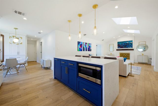 6415 Mercedes Avenue, Dallas, TX 75214