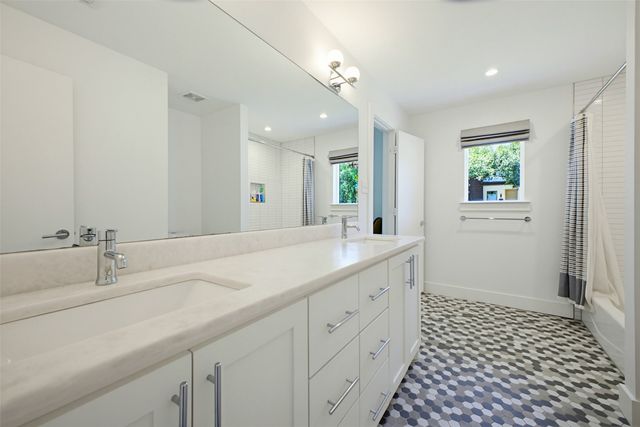 6415 Mercedes Avenue, Dallas, TX 75214