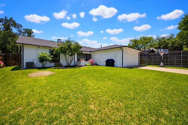 6415 Mercedes Avenue, Dallas, TX 75214