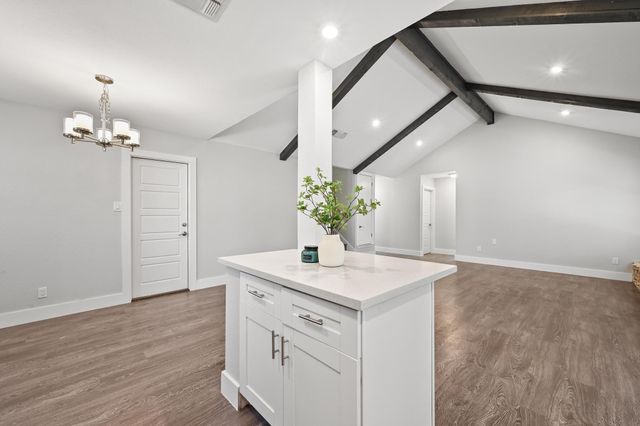 911 Acorn Oaks DR, Austin, TX 78745