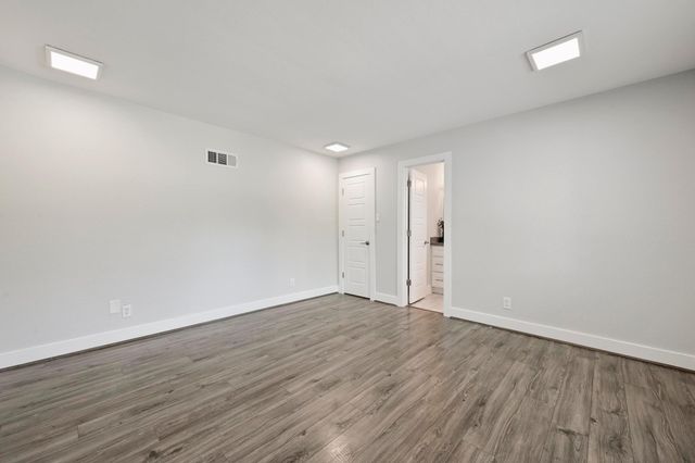911 Acorn Oaks DR, Austin, TX 78745