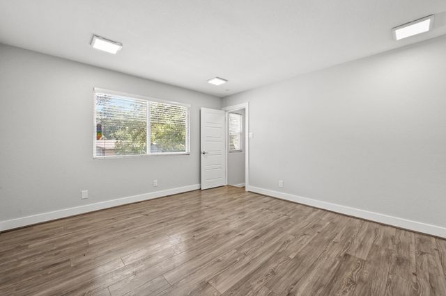 911 Acorn Oaks DR, Austin, TX 78745