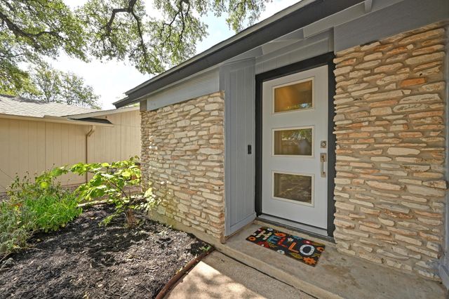 911 Acorn Oaks DR, Austin, TX 78745