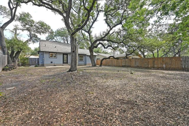 911 Acorn Oaks DR, Austin, TX 78745