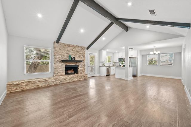 911 Acorn Oaks DR, Austin, TX 78745