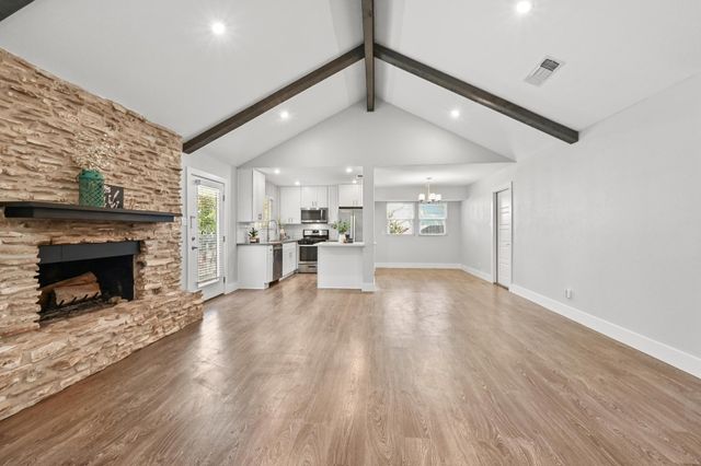 911 Acorn Oaks DR, Austin, TX 78745