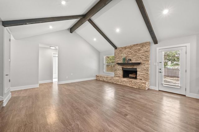 911 Acorn Oaks DR, Austin, TX 78745
