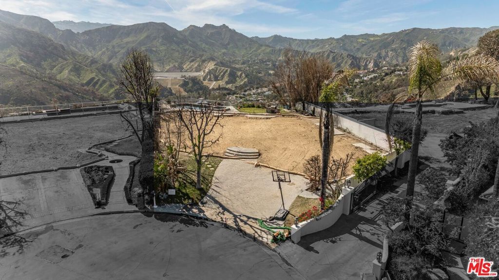 Image 1 of property listing at 1117 Cumbre Alta Court, Pacific Palisades, CA 90272