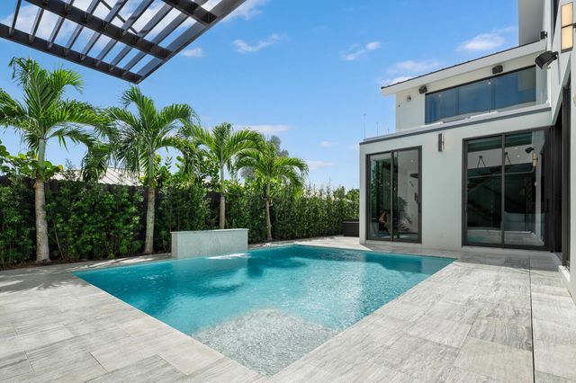 4444 Washington Road, West Palm Beach, FL 33405
