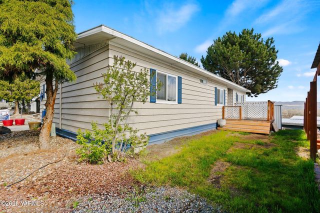 26 Leisure Hill Rd, Yakima, WA 98903