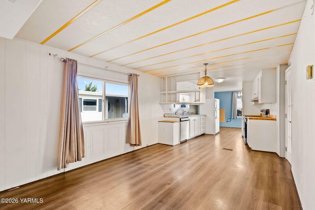 26 Leisure Hill Rd, Yakima, WA 98903