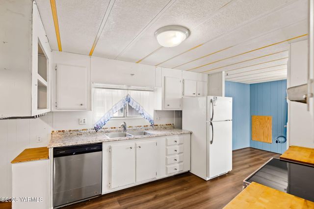 26 Leisure Hill Rd, Yakima, WA 98903