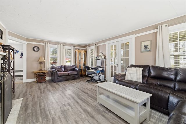 6 Birch St, Wareham, MA 02571