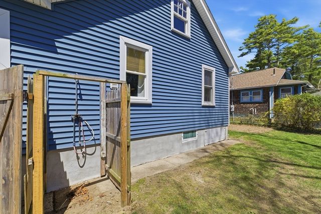 6 Birch St, Wareham, MA 02571