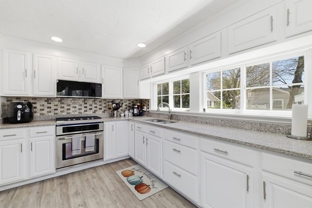 6 Birch St, Wareham, MA 02571