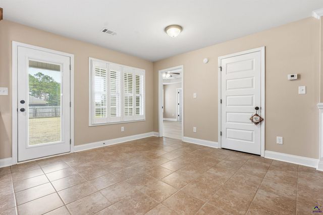 102 Steerwood, Perry, GA 31069