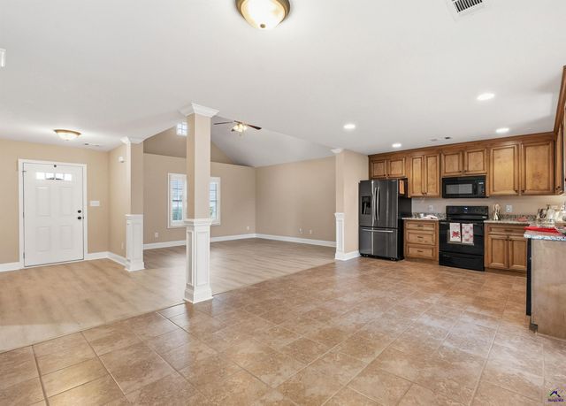 102 Steerwood, Perry, GA 31069