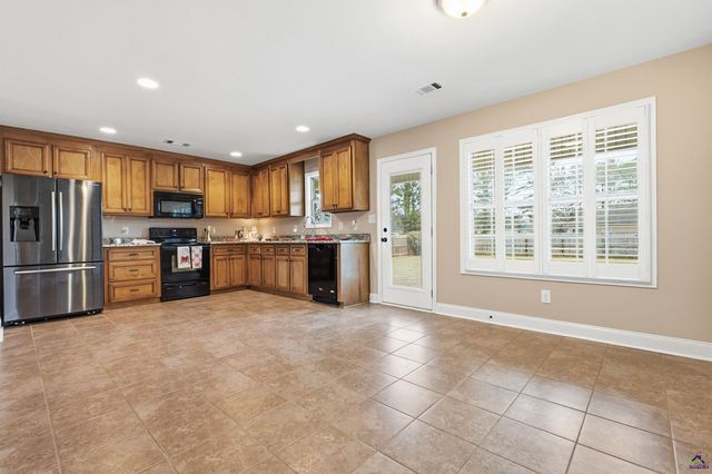 102 Steerwood, Perry, GA 31069