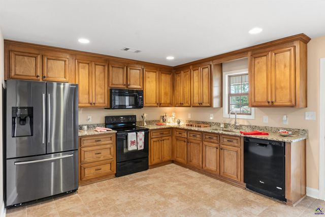 102 Steerwood, Perry, GA 31069