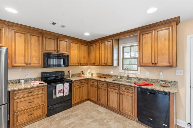 102 Steerwood, Perry, GA 31069