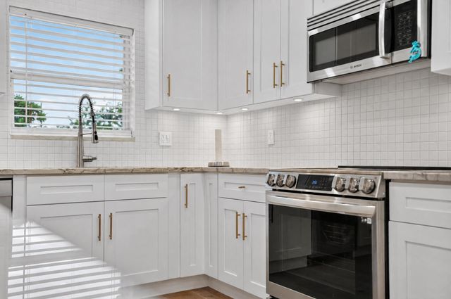 2521 Jaeger Drive, Delray Beach, FL 33444