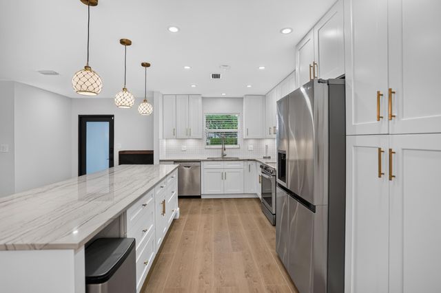 2521 Jaeger Drive, Delray Beach, FL 33444