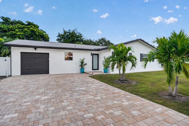 2521 Jaeger Drive, Delray Beach, FL 33444