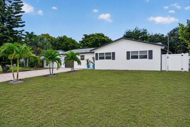 2521 Jaeger Drive, Delray Beach, FL 33444