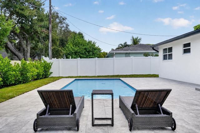 2521 Jaeger Drive, Delray Beach, FL 33444