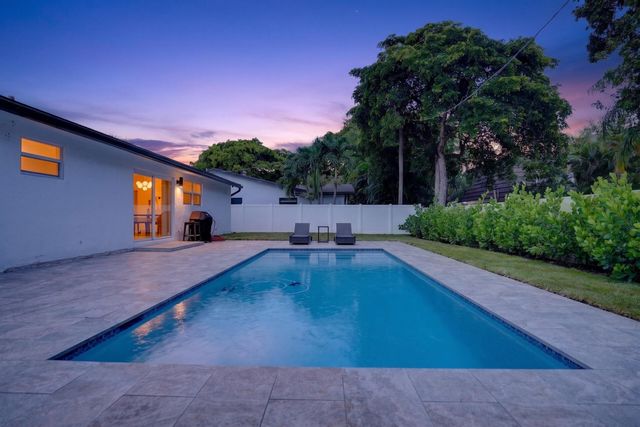 2521 Jaeger Drive, Delray Beach, FL 33444