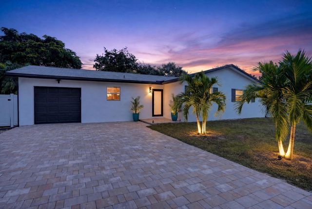 2521 Jaeger Drive, Delray Beach, FL 33444
