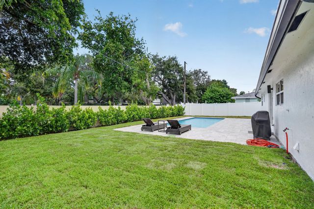 2521 Jaeger Drive, Delray Beach, FL 33444