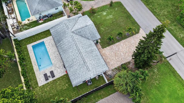 2521 Jaeger Drive, Delray Beach, FL 33444