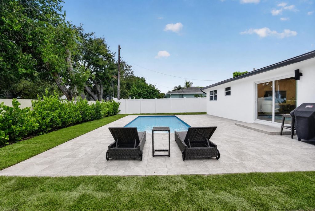 2521 Jaeger Drive, Delray Beach, FL 33444