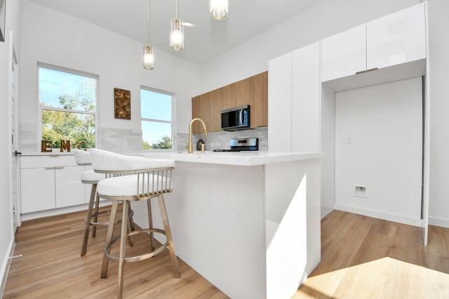 1216 E 34th Street A, Houston, TX 77022