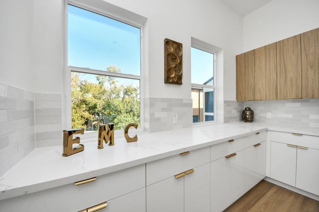 1216 E 34th Street A, Houston, TX 77022