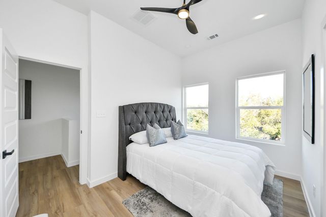 1216 E 34th Street A, Houston, TX 77022