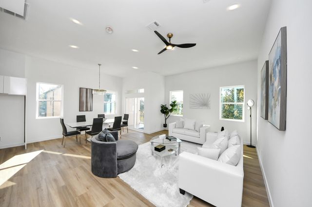 1216 E 34th Street A, Houston, TX 77022