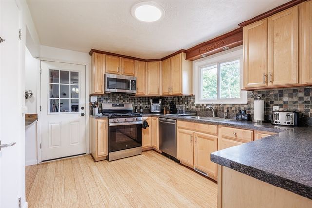 34 Tanglewood Drive, Greece, NY 14616