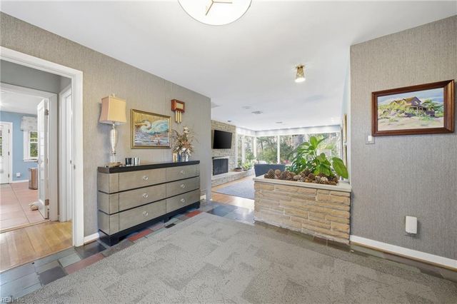 2808 Pine Ridge LN, Virginia Beach, VA 23452