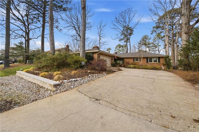 2808 Pine Ridge LN, Virginia Beach, VA 23452