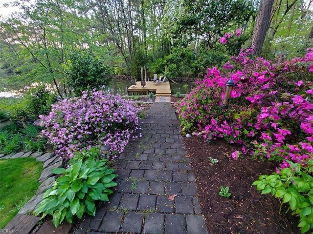 2808 Pine Ridge LN, Virginia Beach, VA 23452