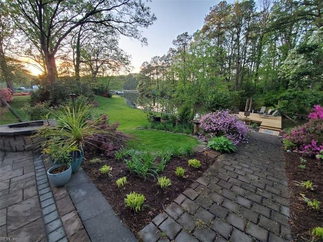 2808 Pine Ridge LN, Virginia Beach, VA 23452