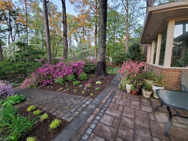 2808 Pine Ridge LN, Virginia Beach, VA 23452