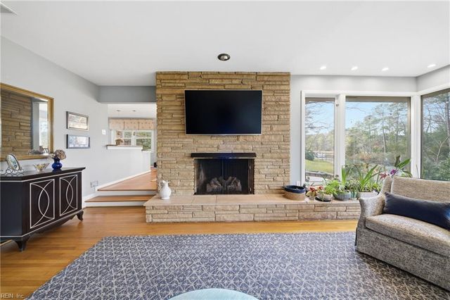 2808 Pine Ridge LN, Virginia Beach, VA 23452